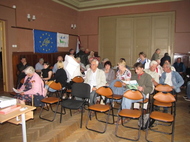 Iedzīvotāju sanāksme Ķemeru vidusskolā 19.07.2012. pulcēja 47 dalībniekus. Foto: A.Pendere.
