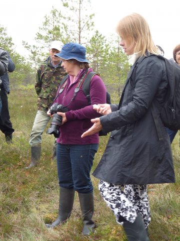 Dr. Māra Pakalne answers to the questions about the bog restoration. Photo: K.Lapiņš.